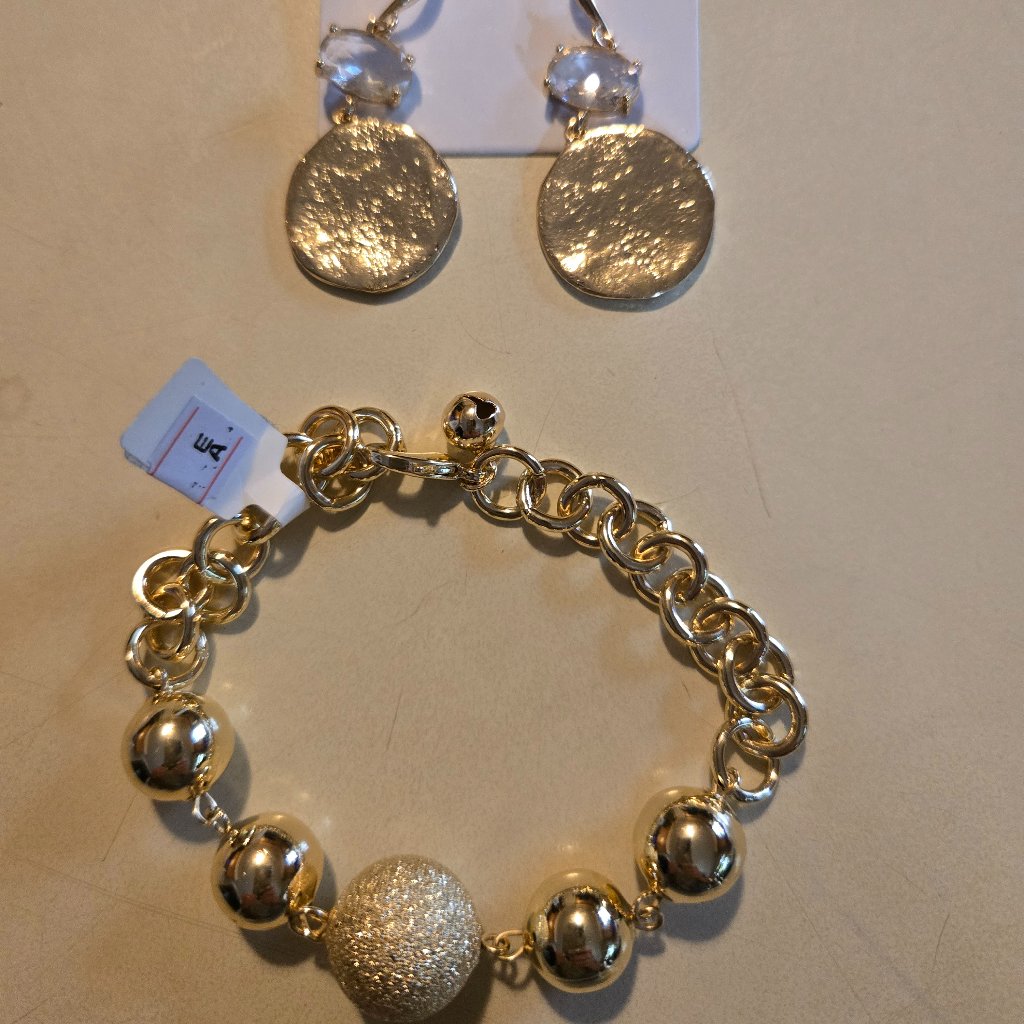 Gold Link Gold Ball Bracelet With Clasp, Coordinating Dangle Earrings. Nwt